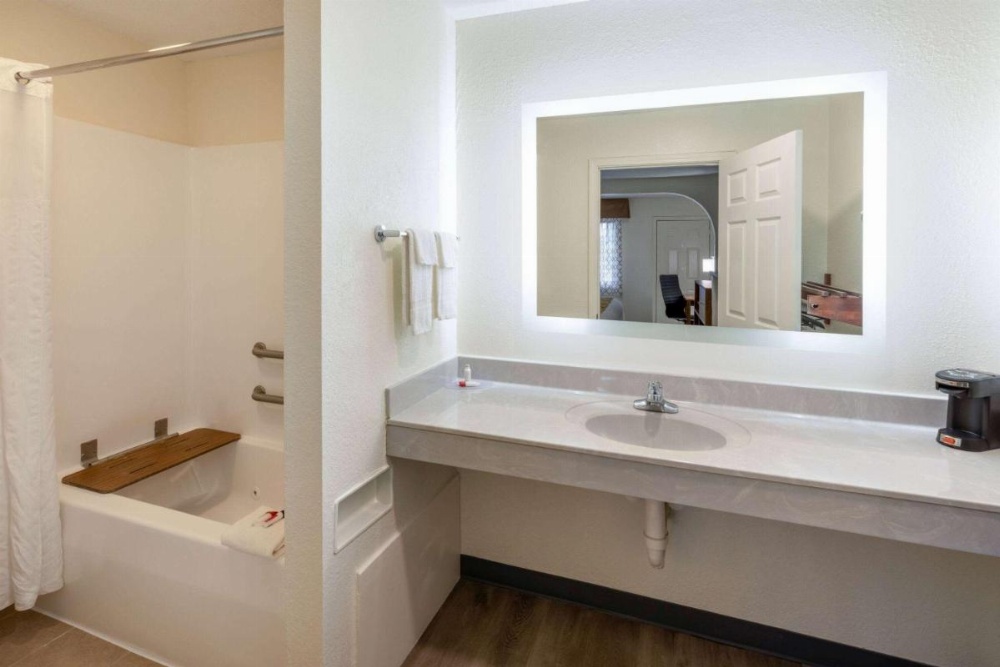  Baymont by Wyndham Biloxi Ocean Springs Image 30